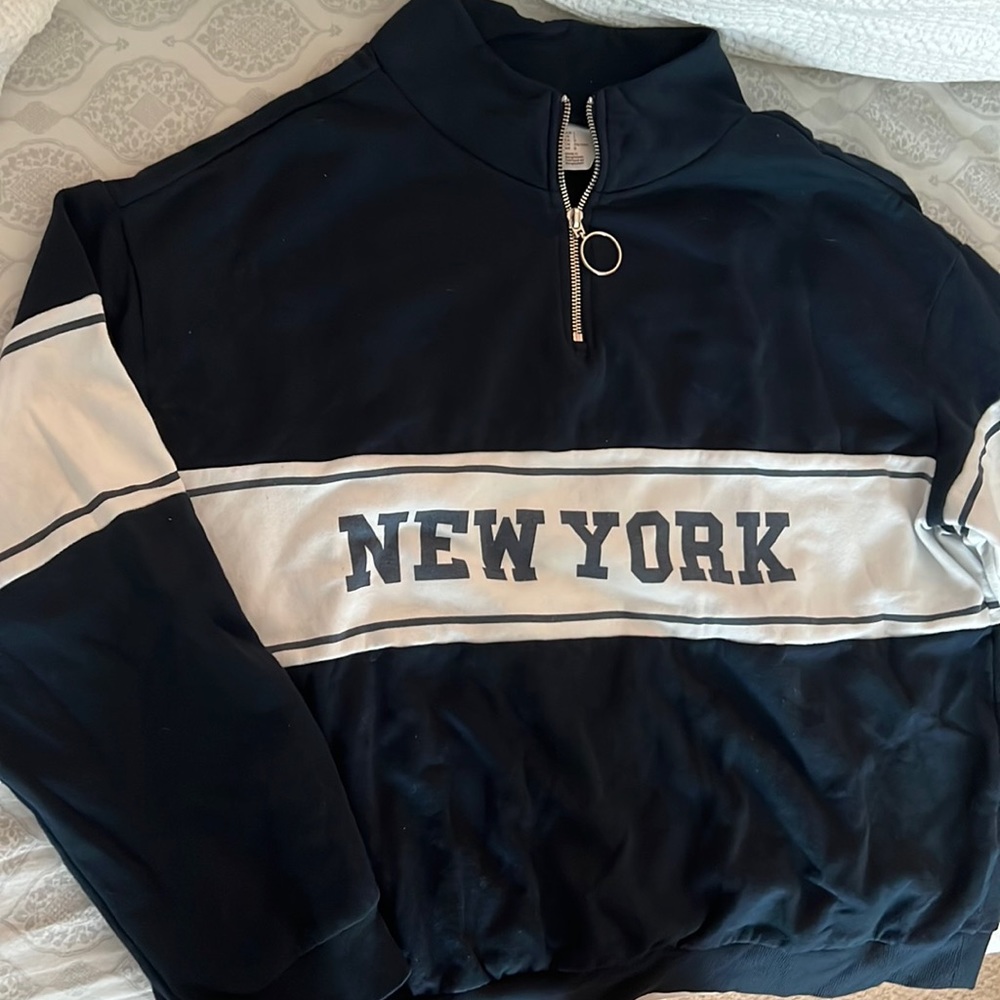 H&M New York sweatshirt. Navy blue and White. good condition! but slightly used